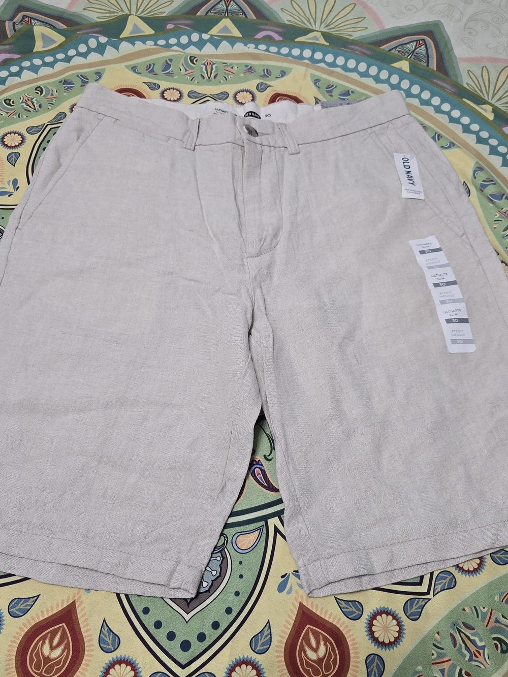 Old Navy Men's Light Beige Flat-Front Shorts